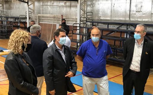 Luque y Puratich recorrieron el Gimnasio N°2, donde se vacuna al personal de Salud