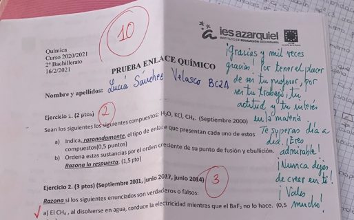 Los conmovedores mensajes que un profesor dejaba en los exámenes de sus alumnos