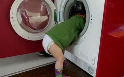 Un nene que jugaba a la escondida, se metió en el lavarropas minutos antes de que lo enciendan y murió