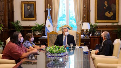 El Gobierno y los gremios acordaron un aumento de 34,6% en tres cuotas y con cláusula de revisión