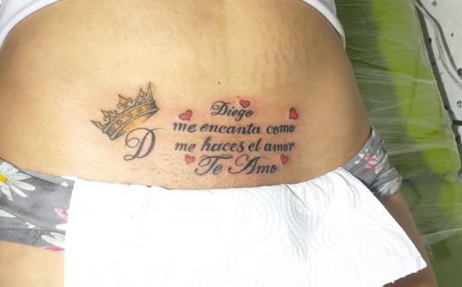 Le dedicó a su pareja un romántico mensaje tatuado en su piel