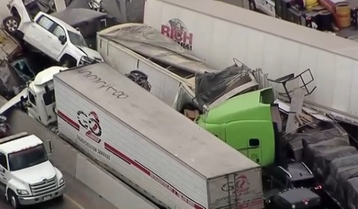 Enorme accidente con casi 100 autos en una autopista congelada: al menos 5 muertos y decenas de heridos