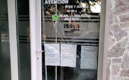 Un sujeto le pegó a una amiga y se desató una pelea que terminó con destrozos en km. 5