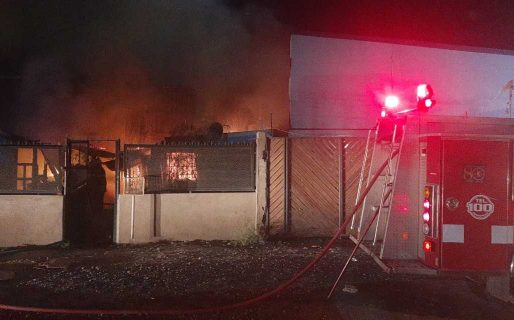 Se incendió una vivienda y parte de un depósito con cubiertas