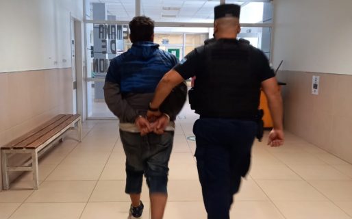 Fue a hacer una consulta a la Comisaria y quedó detenido