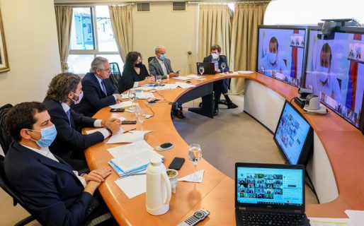 El Presidente y los gobernadores están a favor de reducir vuelos al exterior