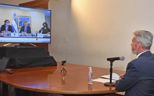 ﻿Arcioni participó por videoconferencia de la reunión con el Presidente y Gobernadores