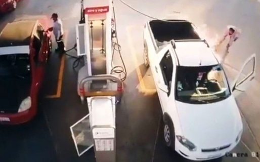 Usó el celular mientras cargaba nafta y provocó un incendio