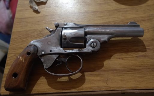 Allanaron el domicilio del hombre detenido anoche por golpear a su mujer