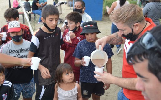 Pascua solidaria: merienda y sorpresas en barrio Laprida