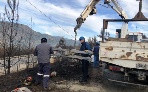 Trabajan para restablecer hoy el servicio eléctrico en El Hoyo