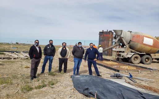 Petroleros Jerárquicos acondicionan predio para su cancha de césped sintético en Pico Truncado