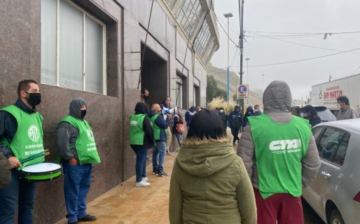 Estatales fueron a Fiscalía a pedir la renuncia de Monasterolo por el robo de vacunas