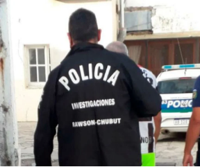 Se conocieron en un pub, la invitó a su casa, le robó y la violó
