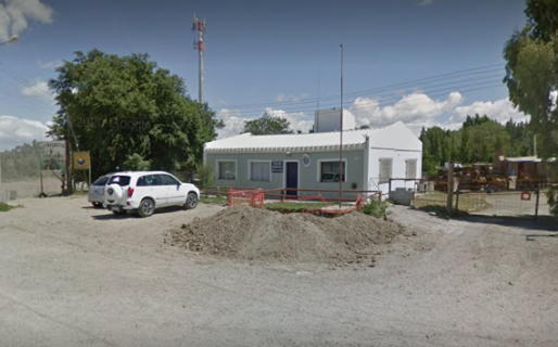 Trasladó a tres personas desde una wiskería, intentaron ahorcarlo y le robaron el auto