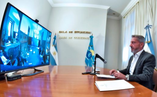 Evalúan nuevas restricciones para los pasos fronterizos y transporte de carga internacional