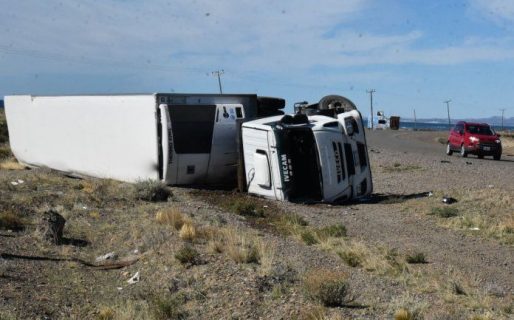 Volcó un semi en ruta 3