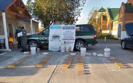 Secuestran 48 kg de marihuana escondida en tachos de pintura