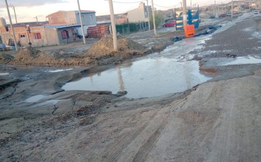 Por roturas en el acueducto vecinos del barrio Castelli reclaman obras