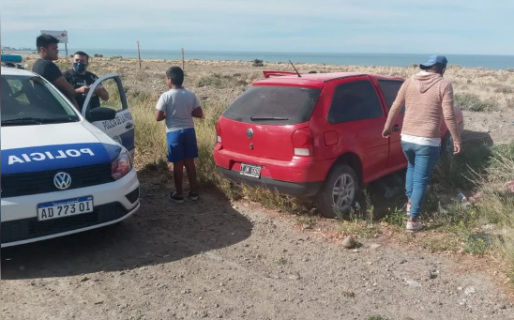 Se le trabó el volante y volcó en camino Perón