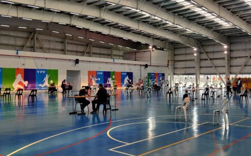 En el Gimnasio N 4 aplicaron la primera dosis de la vacuna china