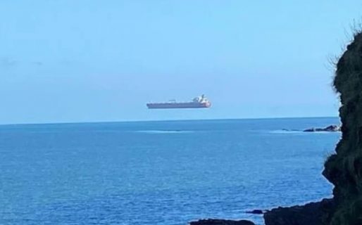 El fenómeno que hizo que los barcos se vean flotar en el aire