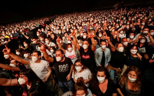 Sin distancia, con tapabocas y test negativo: así volvieron los conciertos masivos en España