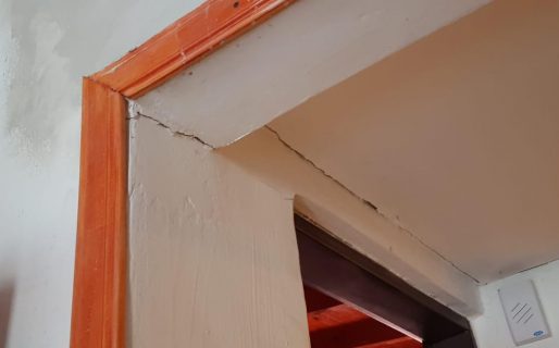 Vecinos de Castelli piden soluciones por “rajaduras” en sus casas