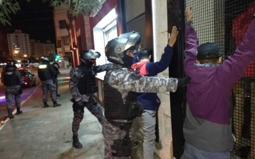 Cinco personas fueron detenidas por robo agravado en poblado en pleno centro de la ciudad