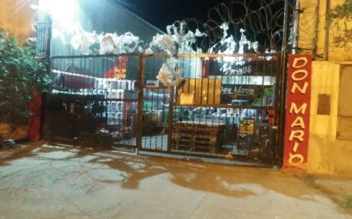 Robaron más de 20 litros de bebidas alcohólicas y fueron detenidos en la parada de colectivos