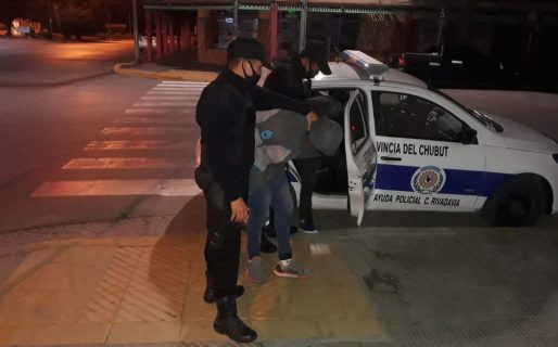 Detienen a sujetos que intentaban ingresar a robar a un Centro de Estudio Médico