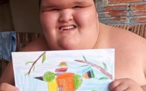 Tiene 10 años, pesa 200 kilos y pide ayuda