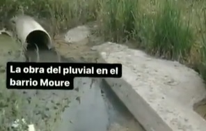 Una cloaca desemboca en la obra del pluvial del Moure