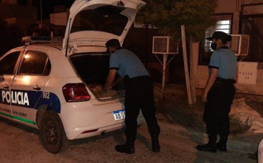 Un policía estafó a sus compañeros y le allanaron la casa