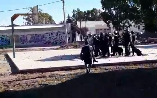 Se conoció el origen del enfrentamiento entre hinchas de Petroquímica y la Policía: “Si mirábamos para otro lado, podía haber un muerto”