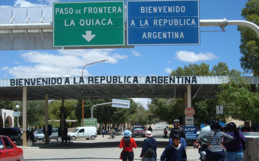 El Gobierno derogó el decreto de Macri que impedía el ingreso al país de extranjeros con antecedentes