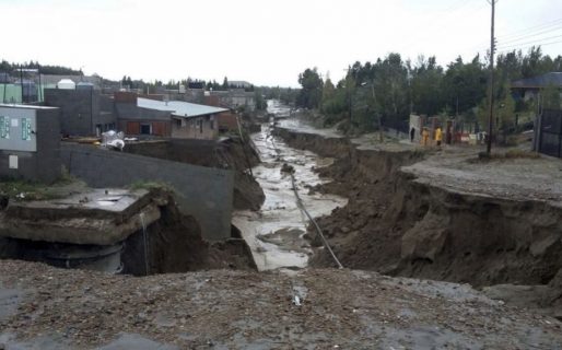 Luque: “La gente todavía está sufriendo consecuencias, aún estamos pavimentando cuadras”