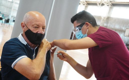 Comenzó la vacunación para docentes y personal de Seguridad con factores de riesgo