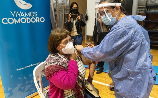 Las personas que ya fueron vacunadas contra el COVID-19 podrán ser convocadas a trabajar de manera presencial