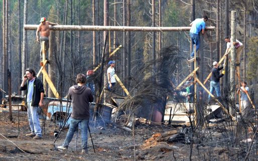 “El pueblo con el pueblo”: vecinos ayudan a reconstruir un taller arrasado por el fuego