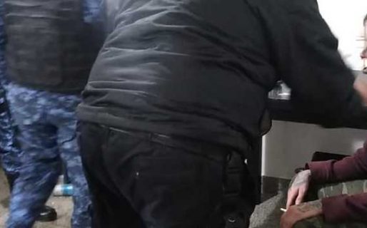 Incumplió la prohibición, la golpeó y después la amenazó con un cuchillo