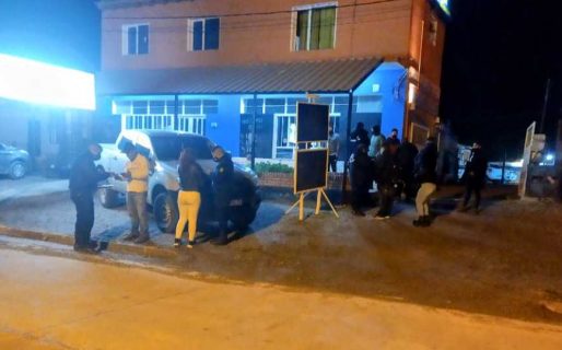 Fiesta familiar con 16 invitados en resto bar de Caleta Córdova