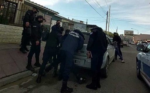 Dos detenidos por asaltar a peatón frente al Cementerio Oeste