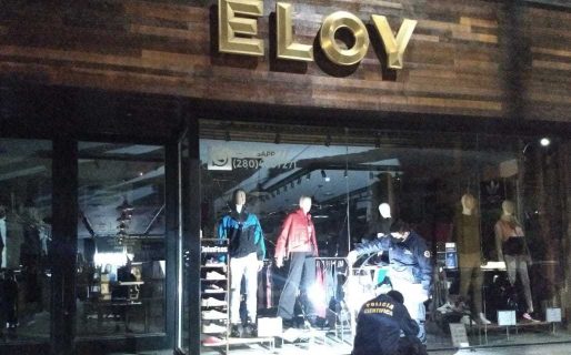 Quedó detenido por romper la vidriera de una tienda con un martillo