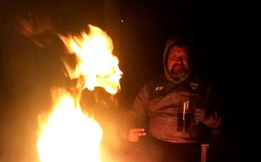 Estaban tomando unos vinos y «apareció» el diablo