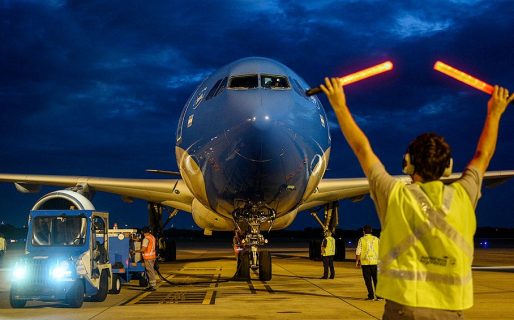 Llegó el primer vuelo de Aerolíneas de la operación que traerá un millón de vacunas desde China