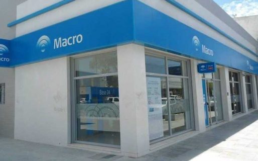 Le robaron $18.000 afuera del cajero automático