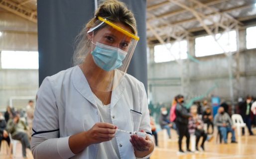 Profesional médica destacó la importancia de colaborar con enfermeros en la vacunación