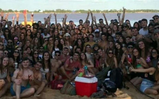 Escándalo: 200 futuros médicos hicieron una fiesta clandestina en la playa