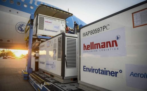 Llegó un segundo vuelo de Aerolíneas Argentinas que trajo de China 371.200 dosis de vacunas Sinopharm